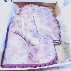 YRU Dimension Lavender Floral Print Platform Wedges 💜